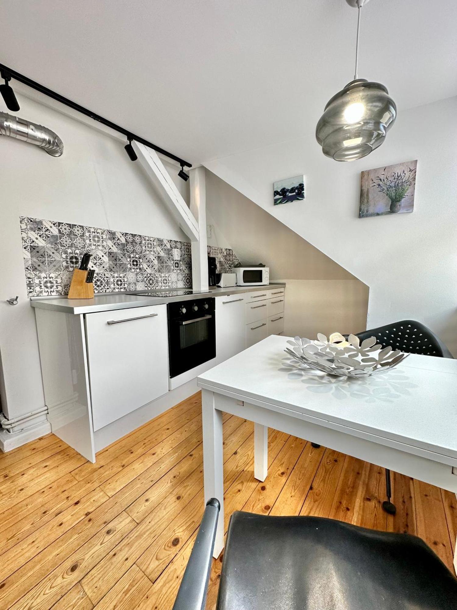 Schoenes City-Apartment Mit 2 Schlafzimmer, Parkplatz, Ruhig Und Hell, D46-Dg Ольденбург Экстерьер фото